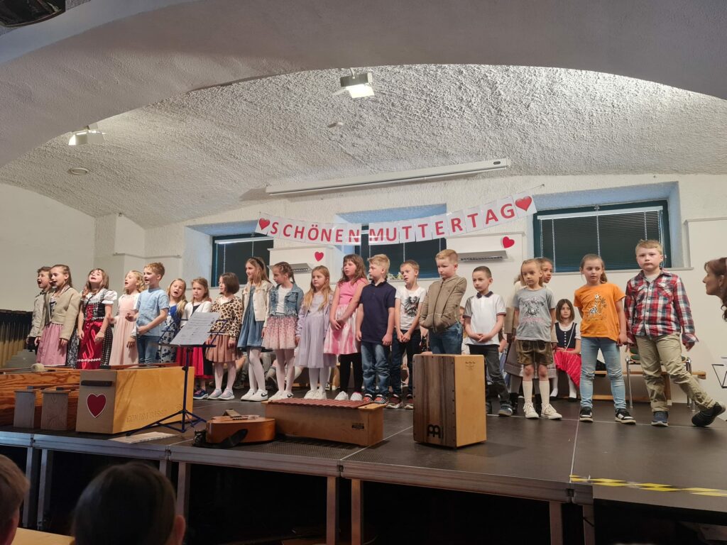 Muttertagsfeier 1. Klasse