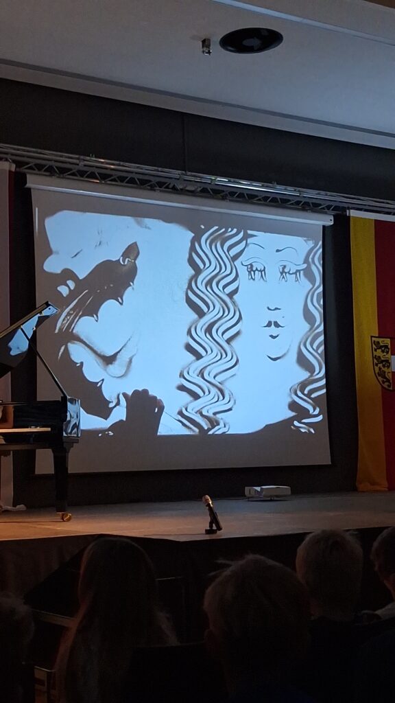 Konzert mit Klavier und Sand